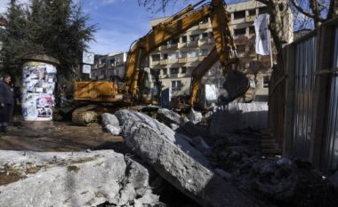 Tri vite më parë u rrënua muri te ura e Ibrit në Mitrovicë