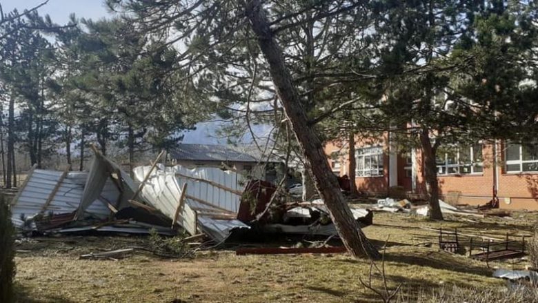 Instituti i Shëndetësisë reagon për situatën e krijuar në Pejë pas erërave të forta, shprehen të gatshëm për t’iu ndihmuar qytetarëve