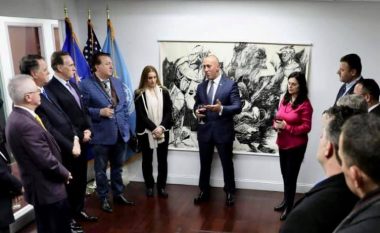 Haradinaj takon bashkatdhetarët në Konsullatën e Përgjithshme të Kosovës në New York