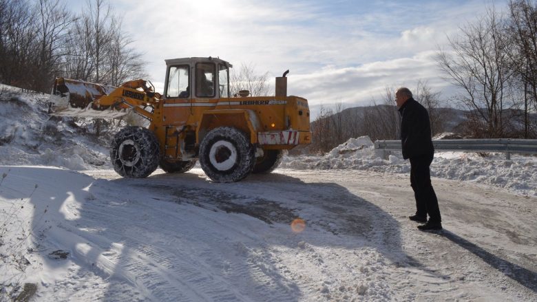 Pas reshjeve të borës, të gjitha rrugët janë pastruar në Mitrovicë