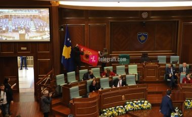 Haradinaj tregon arsyen e vendosjes së flamurit të UÇK-së nga PDK-ja në seancën solemne të Kuvendit