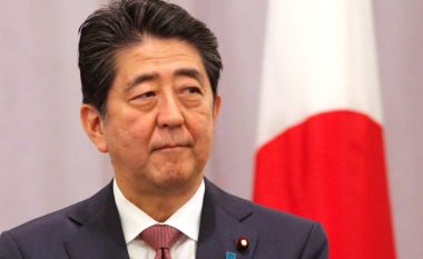 Kryeministri japonez, Shinzo Abe uron Kurtin: Japonia i kushton rëndësi marrëdhënieve me Kosovën