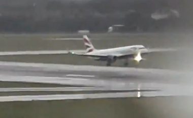 Aeroplani e kishte të pamundur të aterronte në aeroportin e Londrës, si pasojë e stuhisë së fuqishme