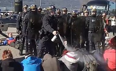 Aktivistëve që protestonin në mënyrë paqësore, iu hodhën sasi shumë të mëdha të gazit lotsjellës