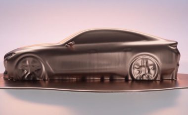 BMW shfaq siluetën e modeli i4, makinën që mbushet me rrymë që do ta rivalizojë Tesla Model 3