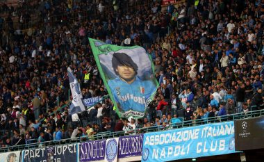 Maradona është tifoz i Napolit në ndeshjen ndaj Barcës