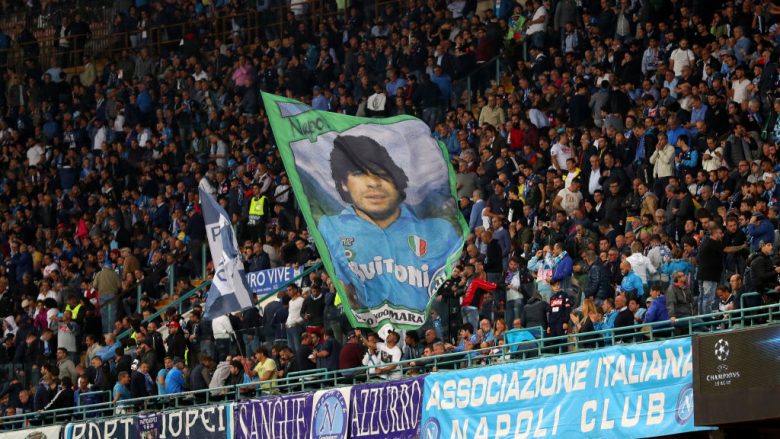 Maradona është tifoz i Napolit në ndeshjen ndaj Barcës