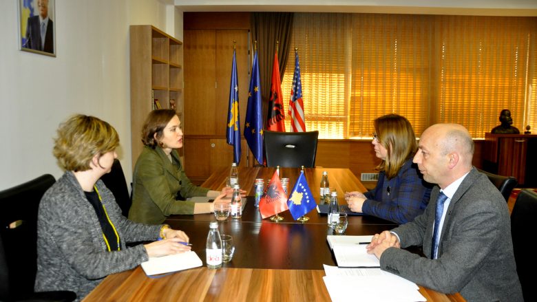 Bajrami takoi Shahinin, flasin për gjendjen e arsimit në Kosovë dhe Shqipëri