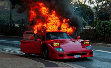Ferrari F40 shumë i rrallë u dogj skaj një rruge në Monako