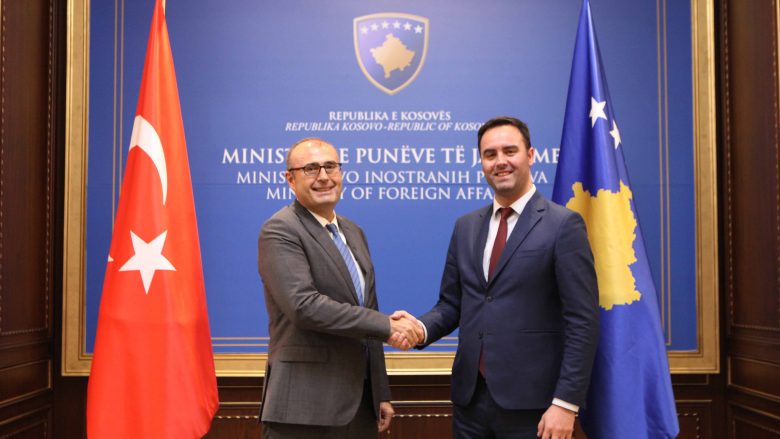 Ministri Konjufca priti ambasadorin Sakar, konfirmohen raportet e mira me Turqinë