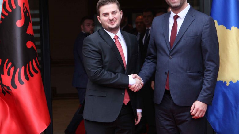 Konjufca pas takimin me Cakajn: Kosova e Shqipëria kanë obligim të ndihmojnë njëra-tjetrën