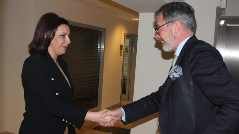 Ministrja Rexhepi takoi ambasadorin Heldt, i kërkoi mbështetje për komuna