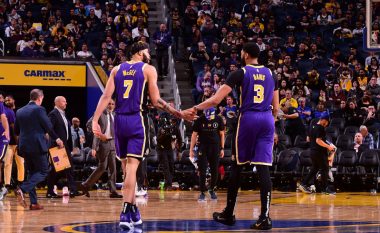 Lakers rikthehen te fitoret, triumfojnë si mysafirë të Golden State Warriors
