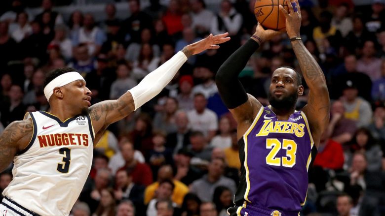 LA Lakers vazhdon me fitore, LeBron James shkëlqen me “triple-double”