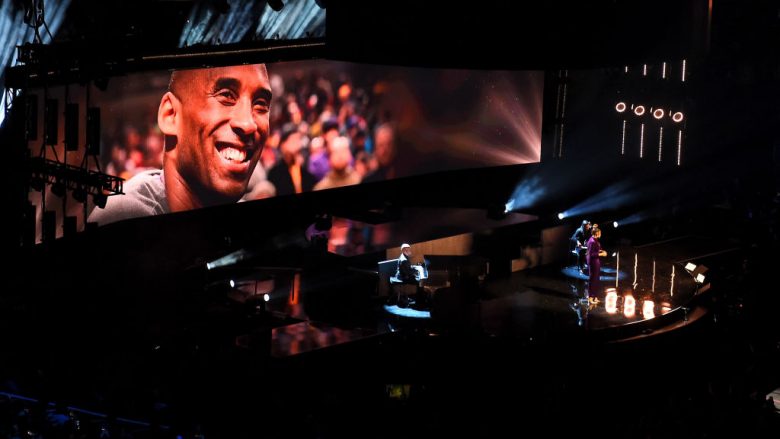 Yjet e muzikës e nderuan Kobe Bryantin në ‘All-Star’
