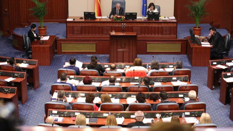 Deputetët në Maqedoni, 30 ditë për listat anketuese