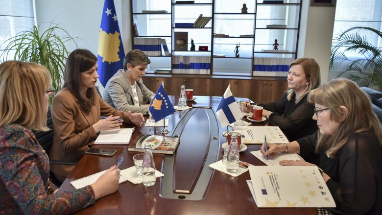 ​Ministrja Haxhiu priti ambasadoren e Finlandës në Kosovë, Pia Stjernvall