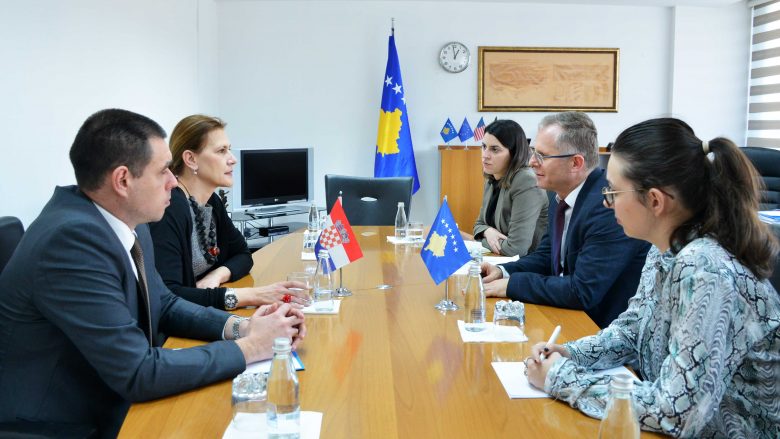 Bislimi priti në takim ambasadoren e Kroacisë në Kosovë, Danijela Barišić