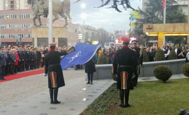 Flamuri i NATO-s u ngrit para Kuvendit të Maqedonisë së Veriut