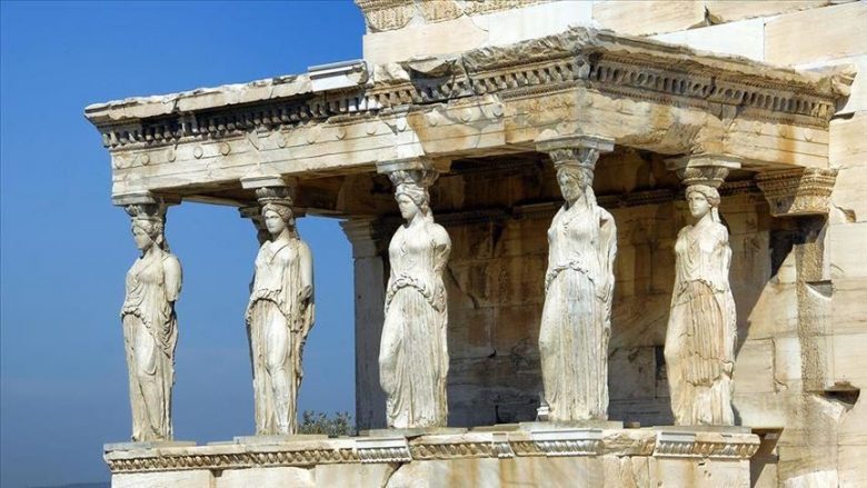 Britania refuzon t’ia kthejë Greqisë statujat e Parthenonit