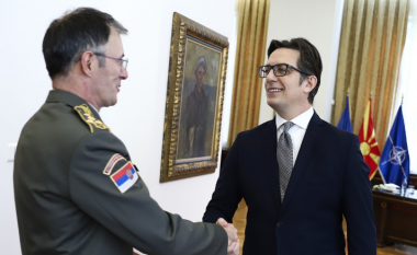 Pendarovski në takim me gjeneralin serb: Anëtarësimi në NATO është qëllim strategjik