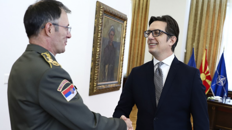 Pendarovski në takim me gjeneralin serb: Anëtarësimi në NATO është qëllim strategjik