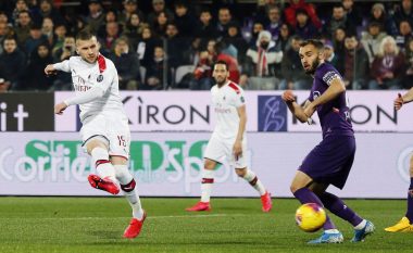 Milani ‘rrëshqet’ në fund, Fiorentina siguron një pikë me dhjetë lojtarë