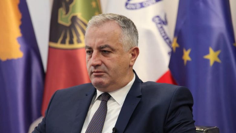 Berisha: Jam i lumtur që mandatin po ia dorëzoj shokut të luftës