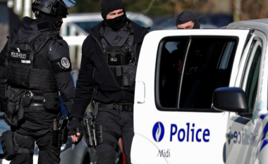 Policia belge vret një burrë të armatosur, plagosi dy persona në rrugë