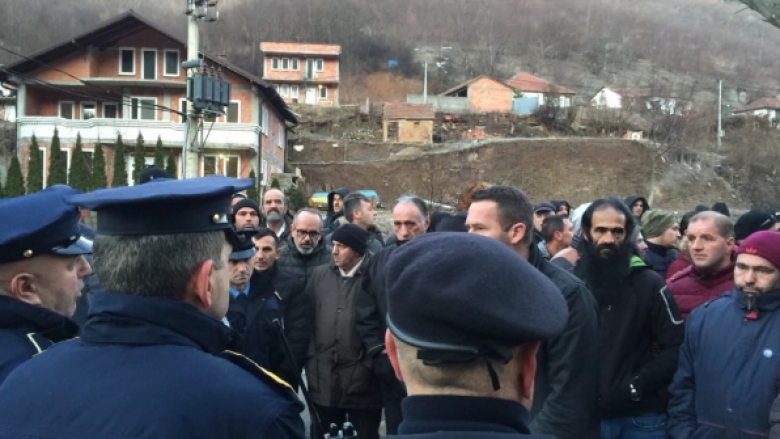 ​Protestuesit bllokojnë rrugën Mitrovicë-Stantërg