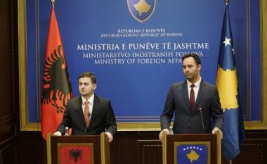 Cakaj: Kufiri Kosovë-Shqipëri duhet të hiqet menjëherë