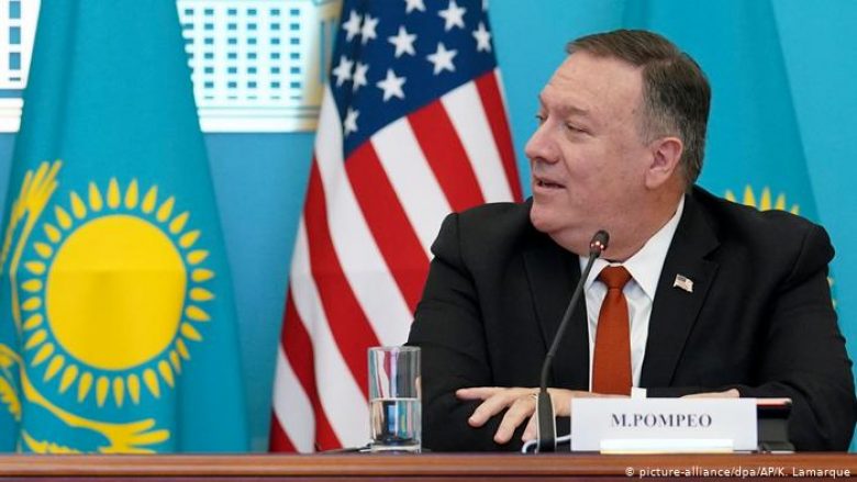 Sekretari i Shtetit Amerikan viziton Kazakistanin, ofron mbështetje për Azinë Qendrore