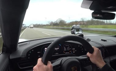 Shpejtësinë nga zero deri në 100 kilometra në orë e zë brenda një kohe të shkurtët, Porsche Taycan tregon shpejtësinë maksimale që mund ta arrijë në autostradë