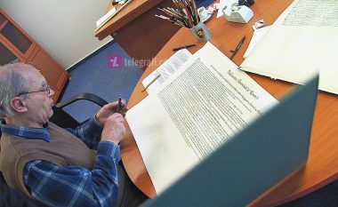 Kaligrafisti i Deklaratës së Pavarësisë as pas 12-vitesh nuk u pagua për punën që ka bërë, kujton momentet e gëzimit dhe stresin që kishte
