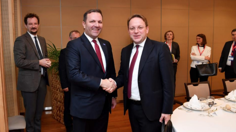 Spasovski në takim me eurokomesarin Varhelyi: KE e mbështet iniciativën për “mini-schengenin”
