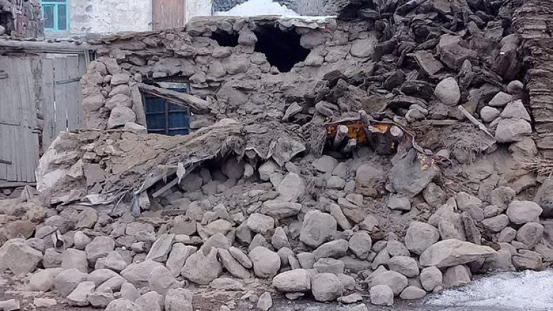 Turqia goditet nga një tërmet i fuqishëm, tetë të vdekur dhe shumë të lënduar, po kërkohet nën rrënoja për të mbijetuar të tjerë