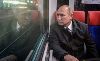 ‘A jeni i vërteti?’: Putin u përgjigjet thashethemeve se ai përdor “një kopje të tij” gjatë disa paraqitjeve publike