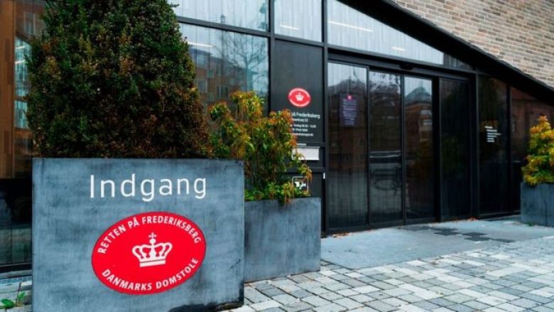 Ishte dekoruar për “vitet e saj të shërbimit”, punëtorja sociale daneze akuzohet për vjedhjen e milionave