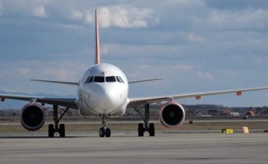 Aeroplanit grek nuk i lejohet të aterojë në ANP ‘Adem Jashari’