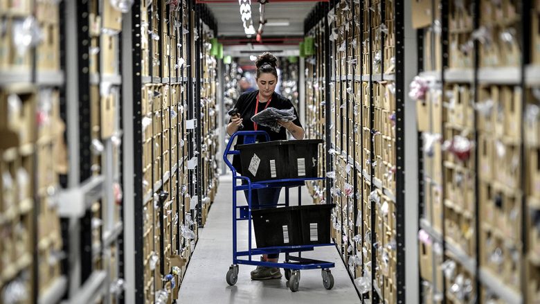 Amazon pritet të bëhet kompania me 1 milion të punësuar