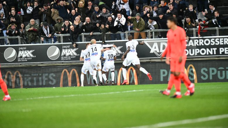 PSG ishte gati ta kompletonte rikthimin e çmendur nga 3-0 në 3-4, por u ndal në fund nga Amiens