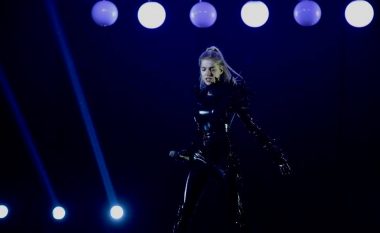 BBC shkruan për Arilenën: Eurovisioni kishte nevojë për një baladë si kënga "Shaj", fama e saj ka depërtuar në Rusi dhe Rumani