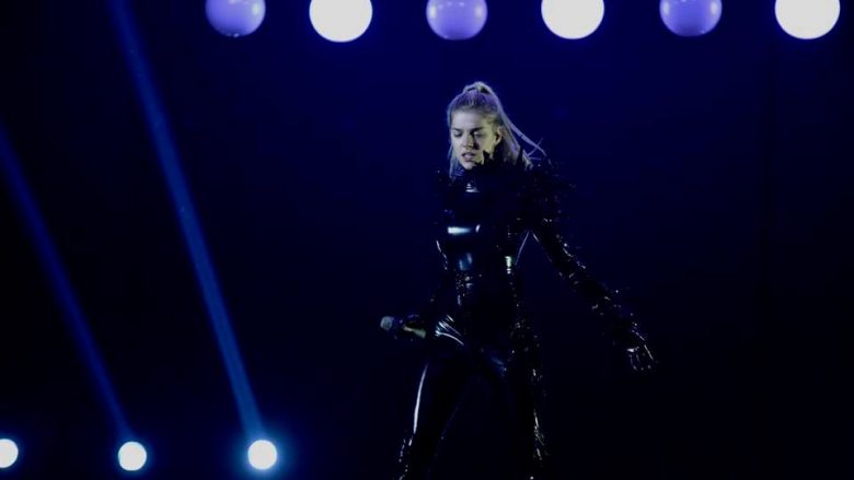 BBC shkruan për Arilenën: Eurovisioni kishte nevojë për një baladë si kënga “Shaj”, fama e saj ka depërtuar në Rusi dhe Rumani
