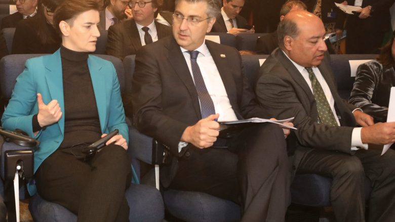 Gjest primitiv i kryeministres serbe, preu foton me kryeministrin e Kosovës