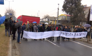 Bujqit e Haraçinës dhe Gazi Babës në protesta, kërkojnë dëmshpërblim për vërshimet e vitit 2018