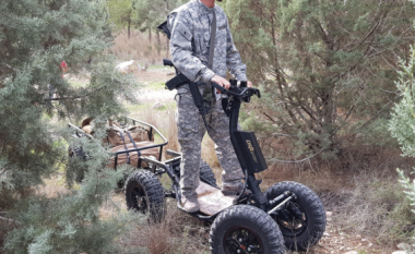 Ushtria amerikane teston skuterët elektrik për fushëbetejë