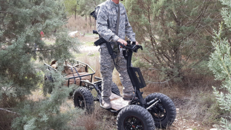 Ushtria amerikane teston skuterët elektrik për fushëbetejë