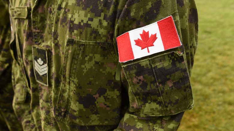 Ushtria kanadeze pritet të “shkurtojë fundet”, që të nxisë femrat për tu regjistruar në ushtri