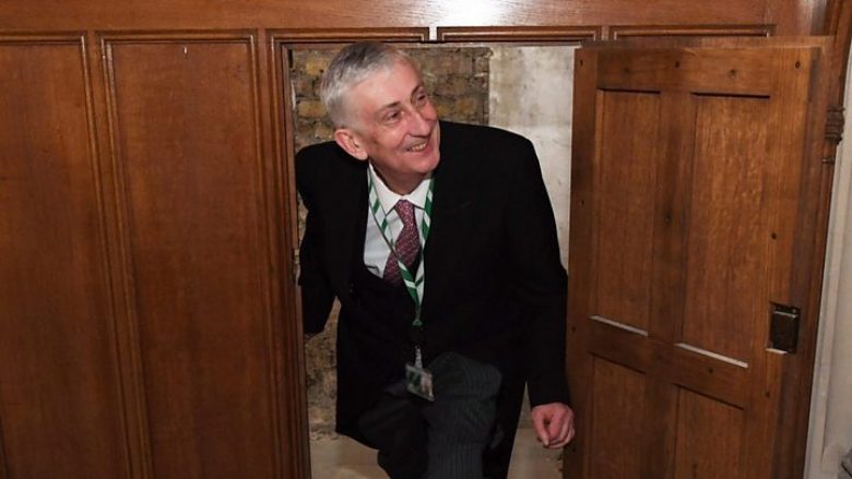 Zbulohet “porta e fshehtë” 360 vjeçare e Parlamentit britanik, për të cilën njerëzit mendonin se ishte një dollap i energjisë elektrike