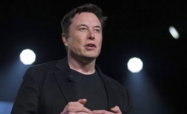 Elon Musk bën thirrje që ta “fshini Facebook-un” – sepse është “i çalë”